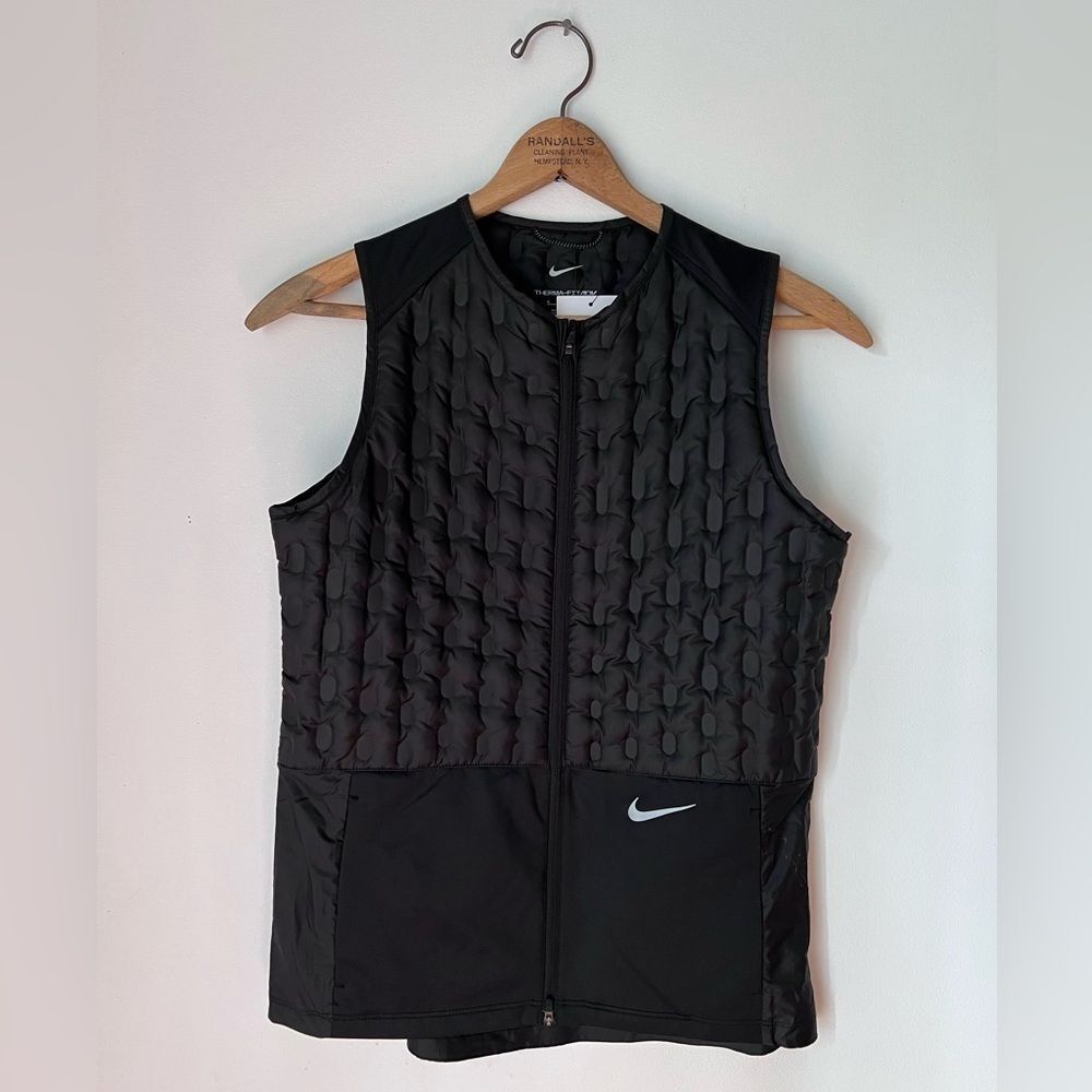 Women’s Nike running vest therma fit black size small NWT